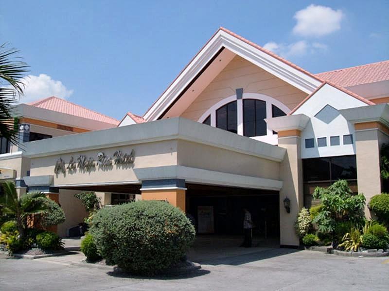 โรงแรมลา มาจา ริก้า Tarlac City ภายนอก รูปภาพ